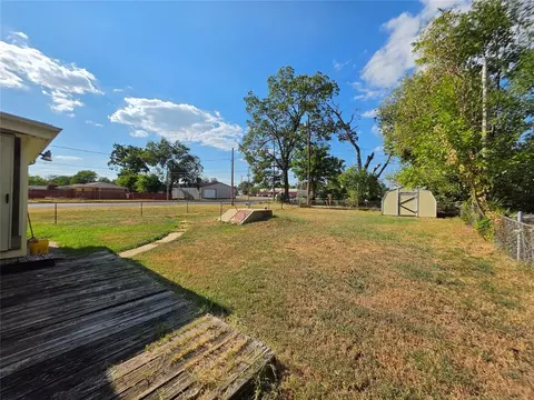 Exterior - 904 E 7th St, Shawnee, OK 74801 photo 6 of 6