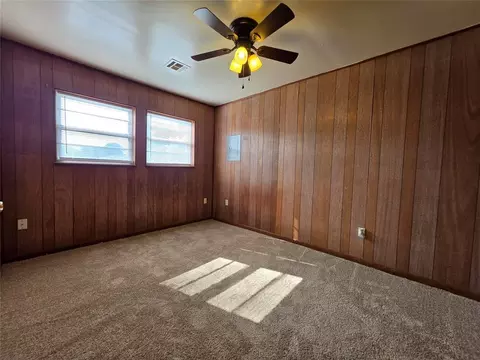 Bedroom - 904 E 7th St, Shawnee, OK 74801 photo 5 of 6