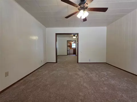 Living - 904 E 7th St, Shawnee, OK 74801 photo 1 of 4