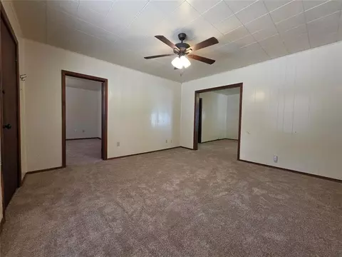 Living - 904 E 7th St, Shawnee, OK 74801 photo 2 of 4
