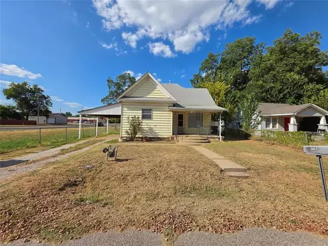 Exterior - 904 E 7th St, Shawnee, OK 74801 photo 2 of 6