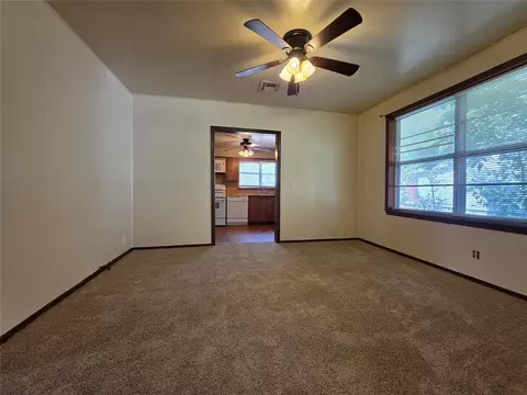 Living - 904 E 7th St, Shawnee, OK 74801 photo 3 of 4
