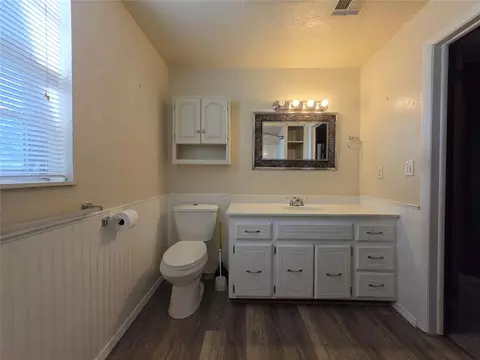 Bath - 904 E 7th St, Shawnee, OK 74801 photo 3 of 3