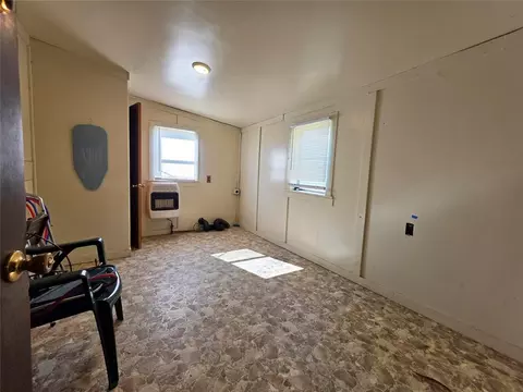 Bedroom - 904 E 7th St, Shawnee, OK 74801 photo 1 of 6