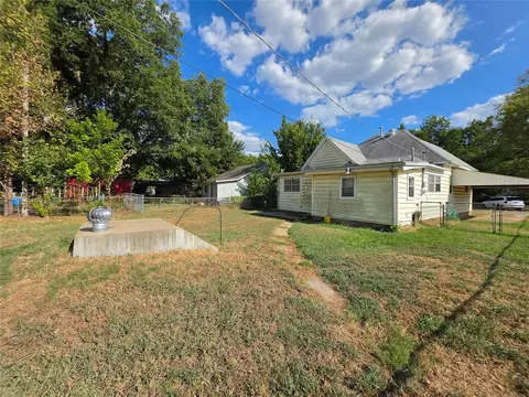 Exterior - 904 E 7th St, Shawnee, OK 74801 photo 4 of 6