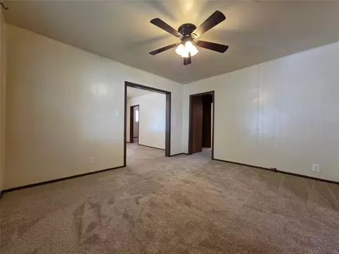 Living - 904 E 7th St, Shawnee, OK 74801 photo 4 of 4