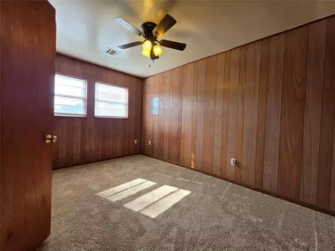 Bedroom - 904 E 7th St, Shawnee, OK 74801 photo 4 of 6