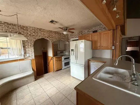 Kitchen - 206 W 1st St, Watonga, OK 73772 photo 2 of 2
