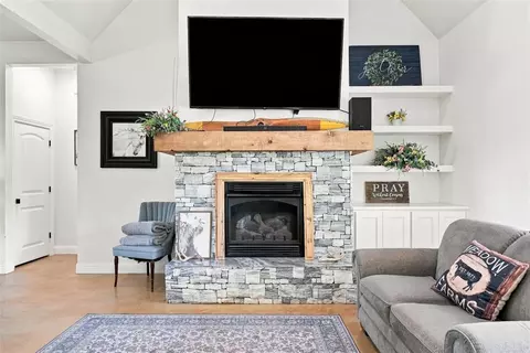 Living - 124 Kevin Ln, Tuttle, OK 73089 photo 2 of 2