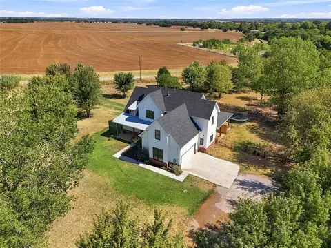 View/Area - 124 Kevin Ln, Tuttle, OK 73089 photo 2 of 7