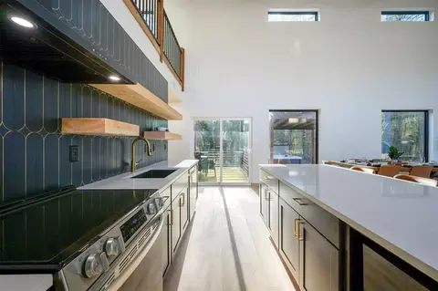 Kitchen - 115 Wolf Tree Trl, Broken Bow, OK 74728 photo 4 of 5