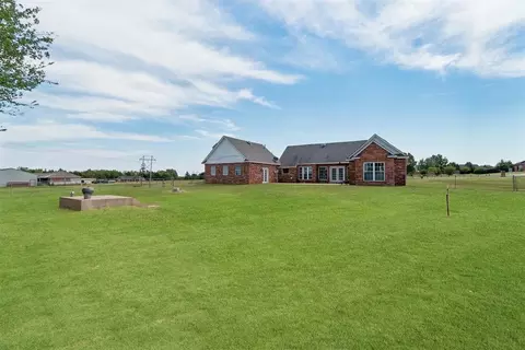 Exterior - 407 Dana Ln, Mcloud, OK 74851 photo 2 of 3