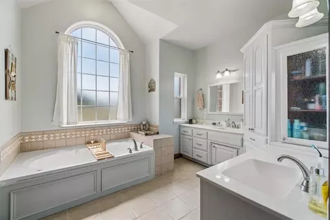 Bath - 407 Dana Ln, Mcloud, OK 74851 photo 1 of 4