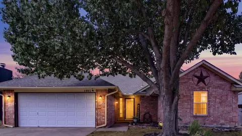 1901 Butterfield Trl, Choctaw, OK 73020