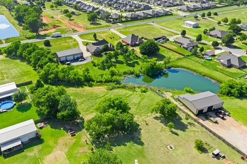 1109 N Edinburrough Way, Mustang, OK 73064