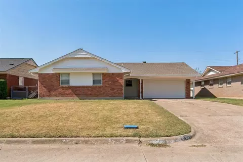 920 W Silver Meadow Dr, Midwest City, OK 73110