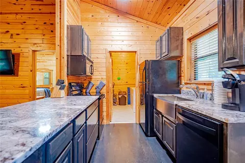 Kitchen - 256 Wild Goose Rd, Broken Bow, OK 74728 photo 2 of 5