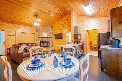 Dining - 256 Wild Goose Rd, Broken Bow, OK 74728 photo 1 of 2