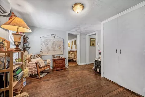 Entry Way - 801 N 6th St, Marlow, OK 73055 photo 1 of 2