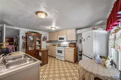 Kitchen - 801 N 6th St, Marlow, OK 73055 photo 1 of 3