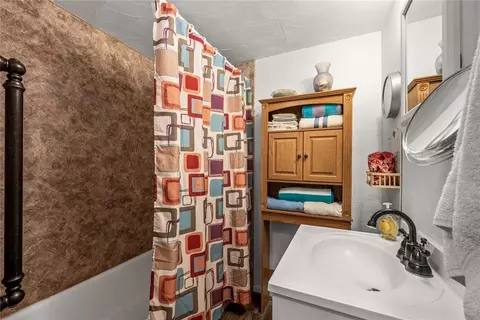 Bath - 801 N 6th St, Marlow, OK 73055 photo 1 of 1