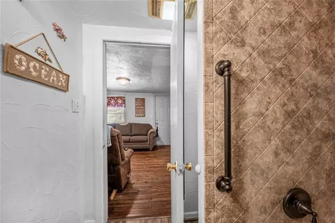 Entry Way - 801 N 6th St, Marlow, OK 73055 photo 2 of 2