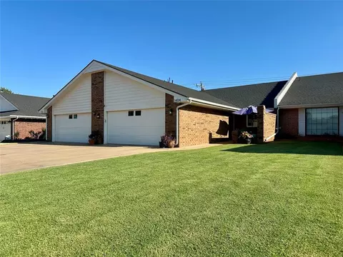 1404 E Proctor Ave, Weatherford, OK 73096