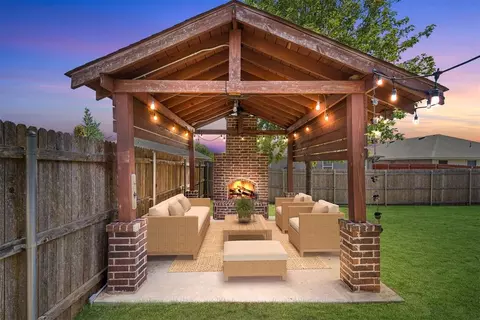 11520 SW 11th St, Yukon, OK 73099