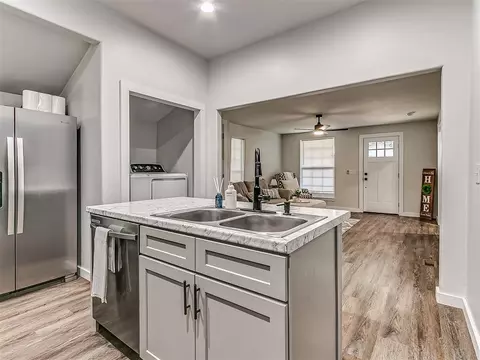 Kitchen - 1214 E Harrison Ave, Guthrie, OK 73044 photo 8 of 9