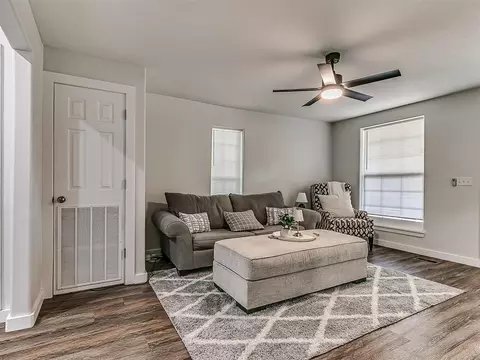 Living - 1214 E Harrison Ave, Guthrie, OK 73044 photo 2 of 3