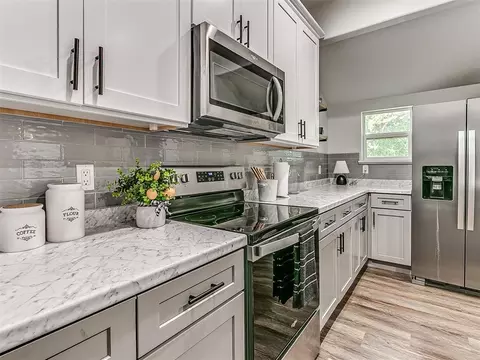 Kitchen - 1214 E Harrison Ave, Guthrie, OK 73044 photo 7 of 9