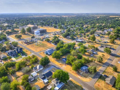 View/Area - 1214 E Harrison Ave, Guthrie, OK 73044 photo 1 of 4