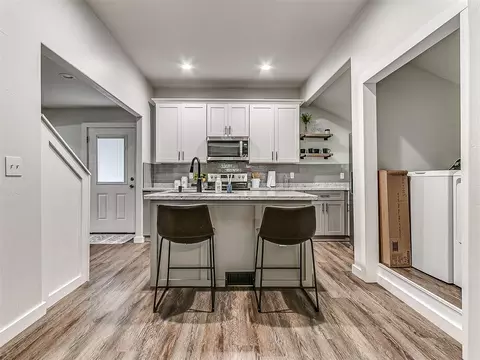 Kitchen - 1214 E Harrison Ave, Guthrie, OK 73044 photo 3 of 9