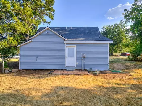 Exterior - 1214 E Harrison Ave, Guthrie, OK 73044 photo 3 of 3