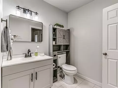 Bath - 1214 E Harrison Ave, Guthrie, OK 73044 photo 3 of 7