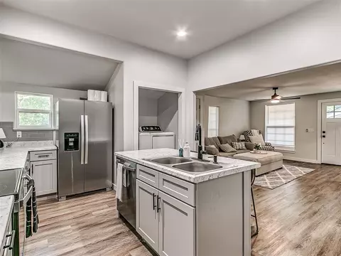 Kitchen - 1214 E Harrison Ave, Guthrie, OK 73044 photo 6 of 9
