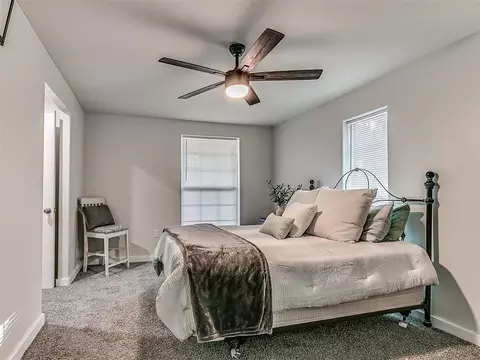 Bedroom - 1214 E Harrison Ave, Guthrie, OK 73044 photo 5 of 12