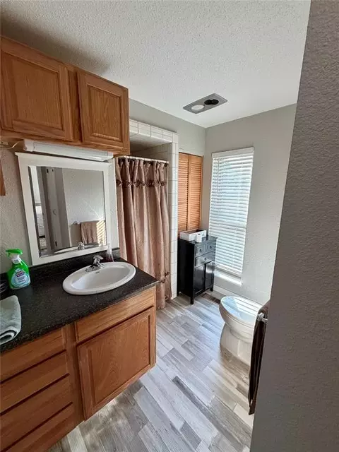 Bath - 6071 Sunset Dr, Guymon, OK 73942 photo 2 of 3