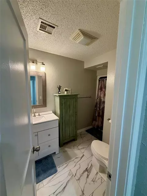 Bath - 6071 Sunset Dr, Guymon, OK 73942 photo 1 of 3