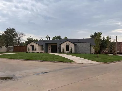 1601 Randel Rd, Nichols Hills, OK 73116