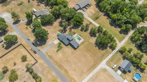 View/Area - 707 Cedar Springs Dr, Tuttle, OK 73089 photo 3 of 7