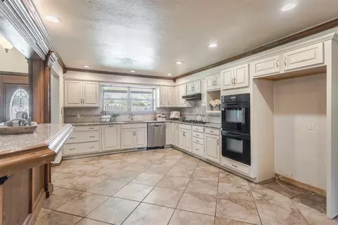 Kitchen - 707 Cedar Springs Dr, Tuttle, OK 73089 photo 1 of 3