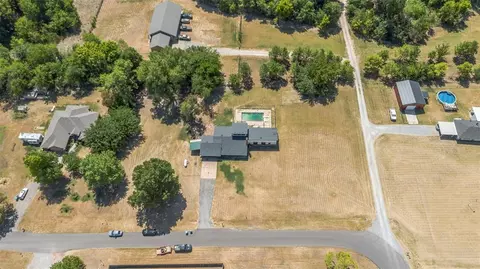 View/Area - 707 Cedar Springs Dr, Tuttle, OK 73089 photo 2 of 7