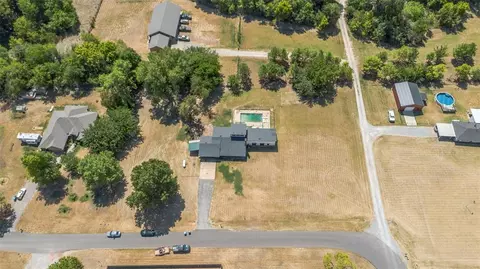 View/Area - 707 Cedar Springs Dr, Tuttle, OK 73089 photo 4 of 7