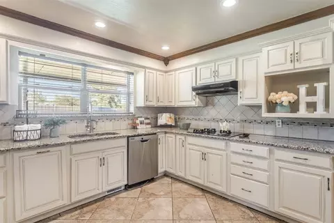 Kitchen - 707 Cedar Springs Dr, Tuttle, OK 73089 photo 2 of 3