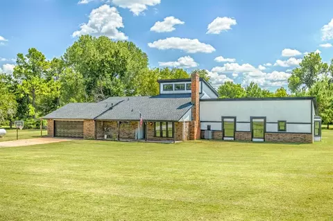 Exterior - 707 Cedar Springs Dr, Tuttle, OK 73089 photo 2 of 3