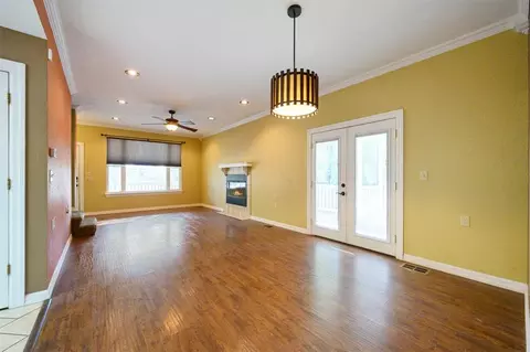 Living - 611 W Circle Dr, Broken Bow, OK 74728 photo 3 of 4