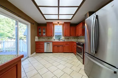 Kitchen - 611 W Circle Dr, Broken Bow, OK 74728 photo 2 of 4