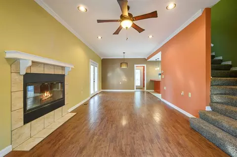 Living - 611 W Circle Dr, Broken Bow, OK 74728 photo 2 of 4