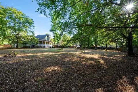 Exterior - 611 W Circle Dr, Broken Bow, OK 74728 photo 5 of 11